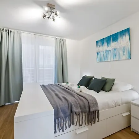 Huswell - With Frontal Sea View In 아파트